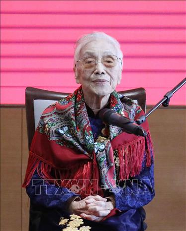 Madame Bình - Bộ trưởng Việt cộng trên bàn đàm phán Chú thích ảnh