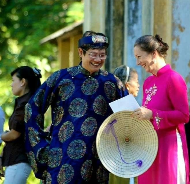 Two Foreigners Honored for Contributing to Thua Thien – Hue Two Foreigners Honored for Contributing to Thua Thien – Hue