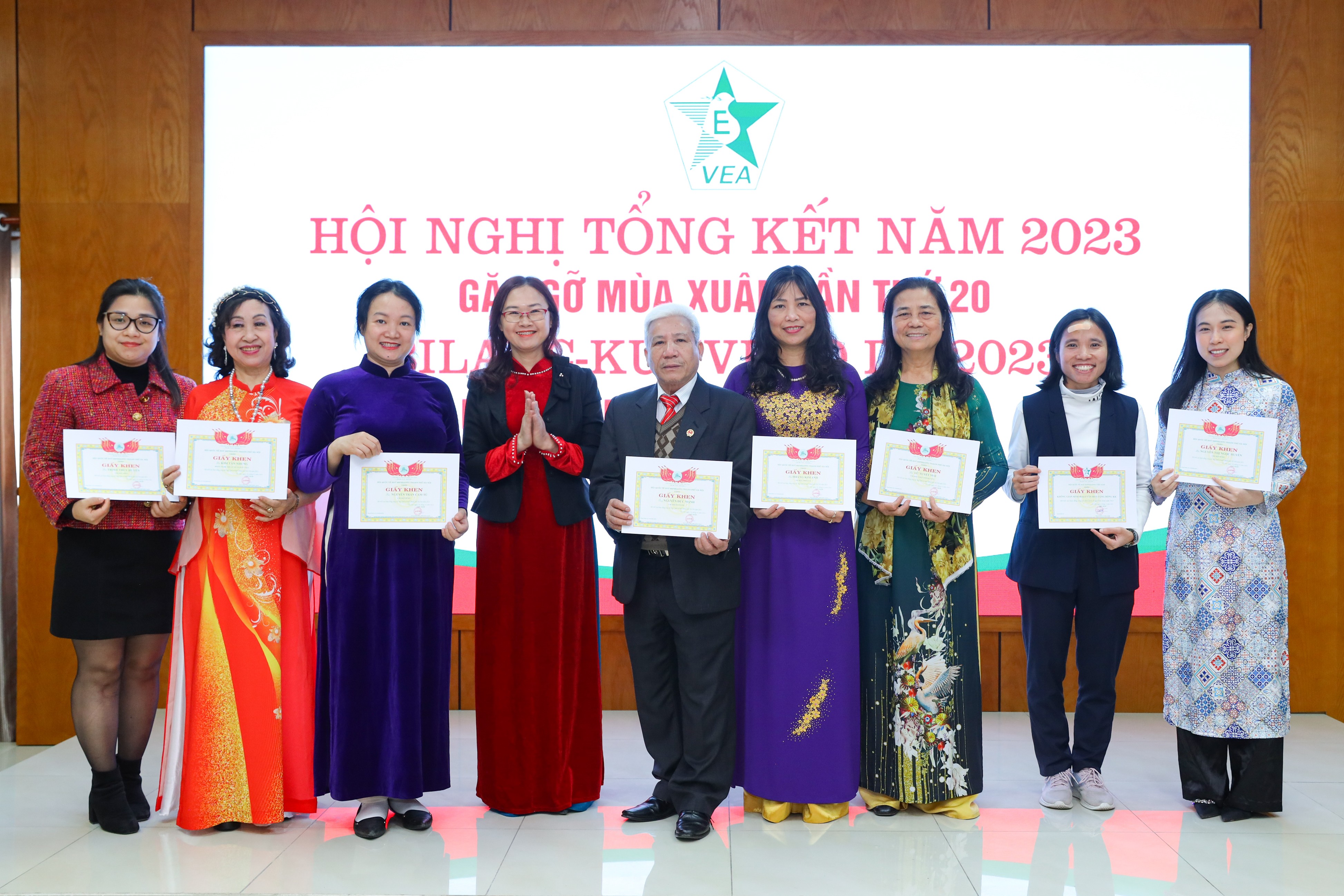 Quốc tế ngữ là cầu nối các bạn trẻ Việt Nam ra thế giới Sẽ tổ chức liên tục các hoạt động nhằm lan tỏa tình yêu Quốc tế ngữ đến với đông đảo người Việt