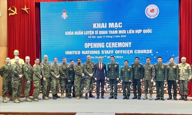 Khai mạc Khóa huấn luyện Sĩ quan tham mưu Liên hợp quốc năm 2024 tại Việt Nam Chú thích ảnh