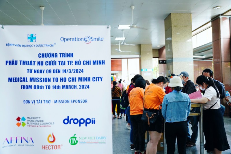 Nhiều bệnh nhân nghèo tại thành phố Hồ Chí Minh được phẫu thuật miễn phí Nhiều bệnh nhân nghèo tại thành phố Hồ Chí Minh được phẫu thuật miễn phí