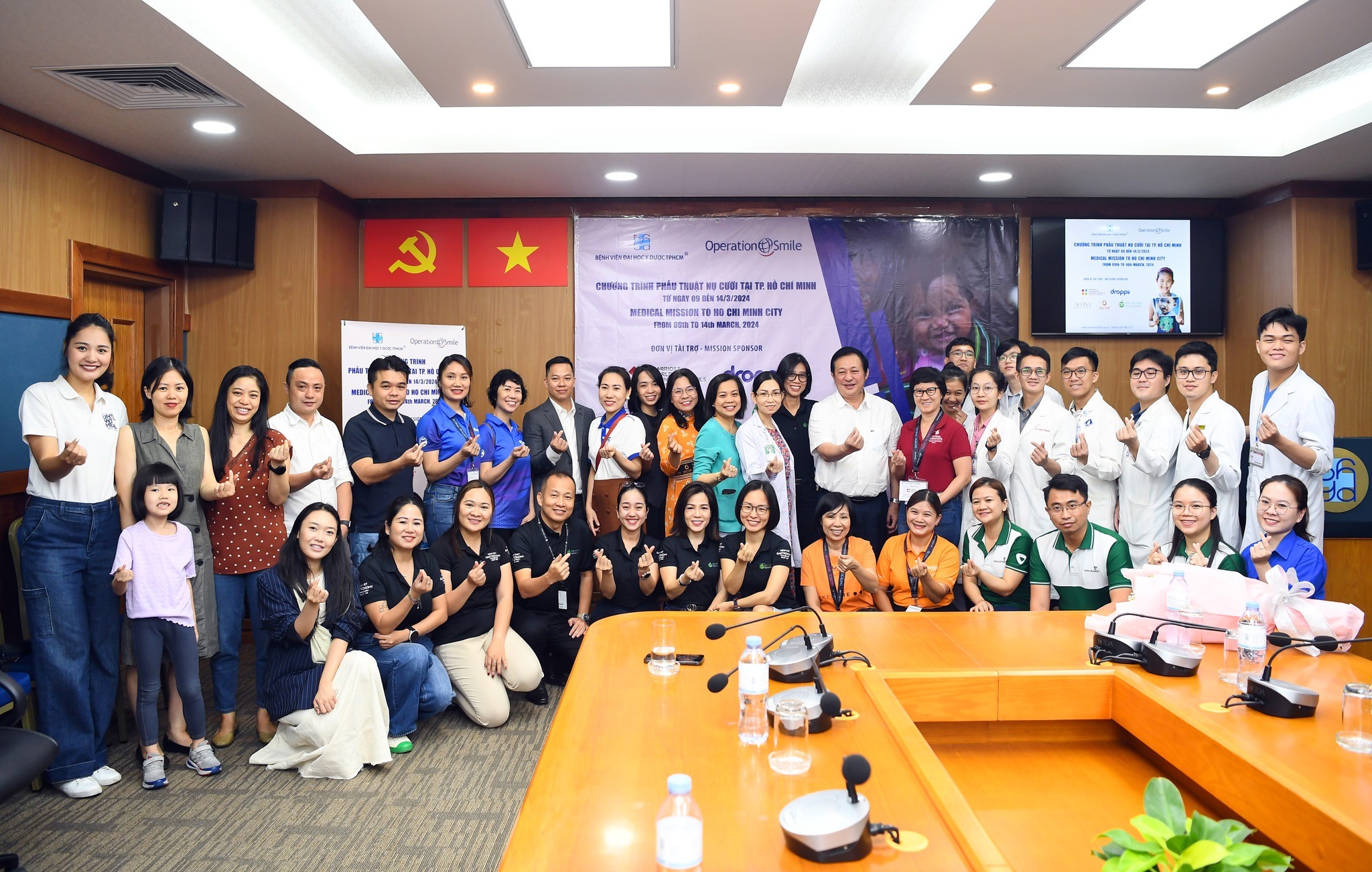 Nhiều bệnh nhân nghèo tại thành phố Hồ Chí Minh được phẫu thuật miễn phí Nhiều bệnh nhân nghèo tại thành phố Hồ Chí Minh được phẫu thuật miễn phí