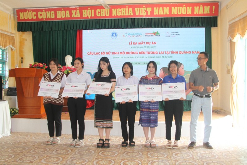 VCF ra mắt 6 CLB mở đường đến tương lai dành cho nữ sinh DTTS ở Quảng Nam VCF ra mắt 6 CLB mở đường đến tương lai dành cho nữ sinh DTTS ở Quảng Nam