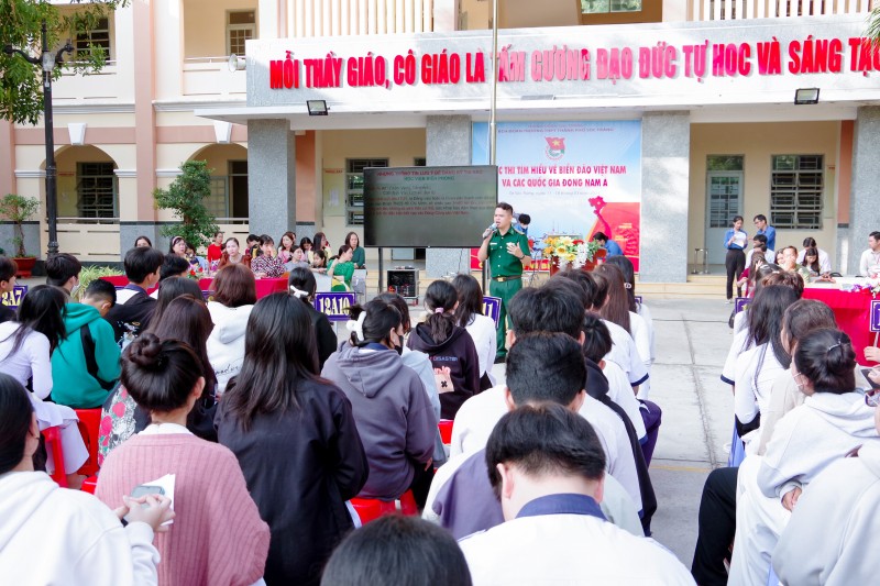 Phổ biến Luật Biên phòng Việt Nam cho hơn 1.000 học sinh tại Sóc Trăng Phổ biến Luật Biên phòng Việt Nam cho hơn 1.000 học sinh tại Sóc Trăng