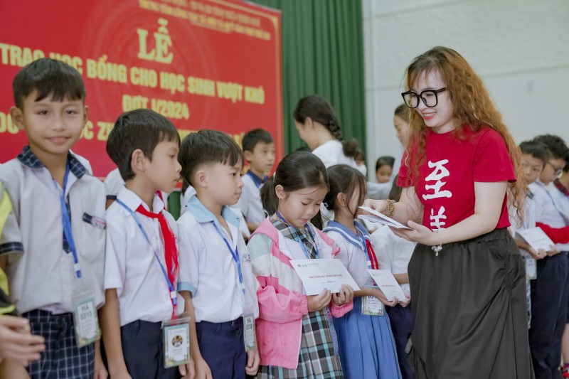 Zhi Shan Foundation trao gần 3 tỷ đồng học bổng cho học sinh, sinh viên có hoàn cảnh khó khăn Zhi Shan Foundation trao gần 3 tỷ đồng học bổng cho học sinh, sinh viên có hoàn cảnh khó khăn