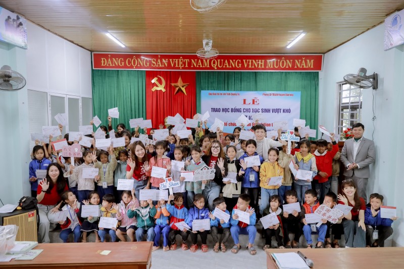 Zhi Shan Foundation trao gần 3 tỷ đồng học bổng cho học sinh, sinh viên có hoàn cảnh khó khăn Zhi Shan Foundation trao gần 3 tỷ đồng học bổng cho học sinh, sinh viên có hoàn cảnh khó khăn