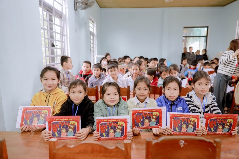 Zhi Shan Foundation trao gần 3 tỷ đồng học bổng cho học sinh, sinh viên có hoàn cảnh khó khăn Zhi Shan Foundation trao gần 3 tỷ đồng học bổng cho học sinh, sinh viên có hoàn cảnh khó khăn