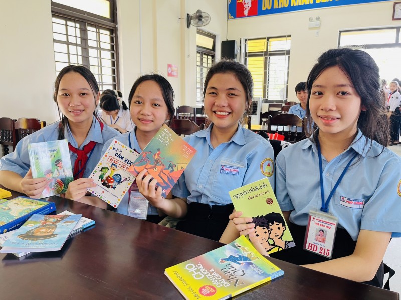 Zhi Shan Foundation trao gần 3 tỷ đồng học bổng cho học sinh, sinh viên có hoàn cảnh khó khăn Zhi Shan Foundation trao gần 3 tỷ đồng học bổng cho học sinh, sinh viên có hoàn cảnh khó khăn