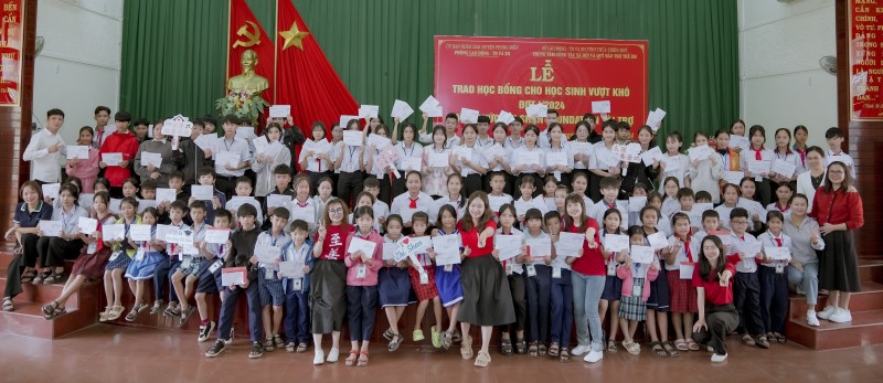 Zhi Shan Foundation trao gần 3 tỷ đồng học bổng cho học sinh, sinh viên có hoàn cảnh khó khăn Zhi Shan Foundation trao gần 3 tỷ đồng học bổng cho học sinh, sinh viên có hoàn cảnh khó khăn