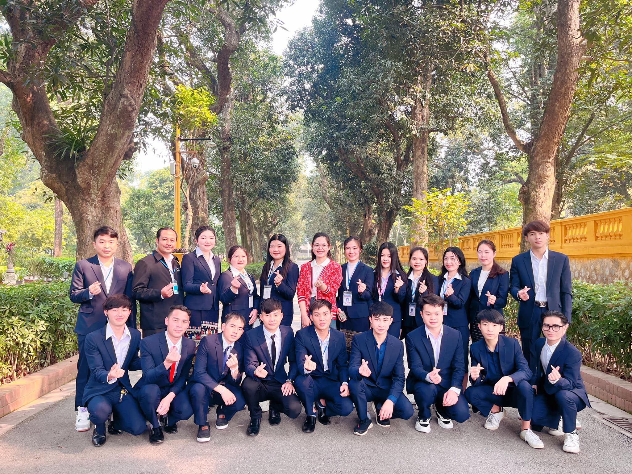 Lưu học sinh Lào, Campuchia viếng lăng Bác, thăm Hoàng thành Thăng Long Lưu học sinh Lào, Campuchia tìm hiểu lịch sử, trải nghiệm văn hóa Việt Nam