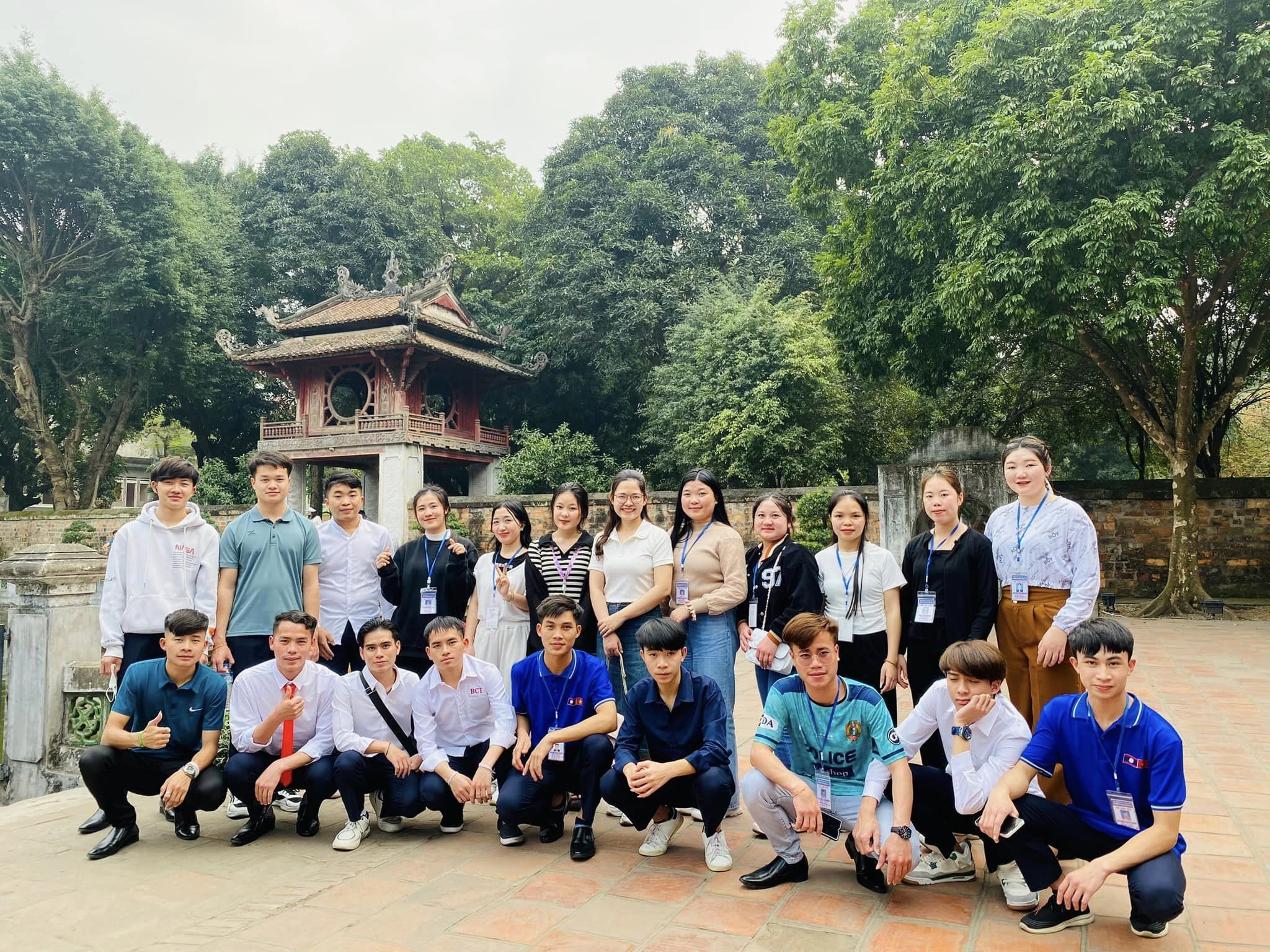 Lưu học sinh Lào, Campuchia viếng lăng Bác, thăm Hoàng thành Thăng Long Lưu học sinh Lào, Campuchia tìm hiểu lịch sử, trải nghiệm văn hóa Việt Nam