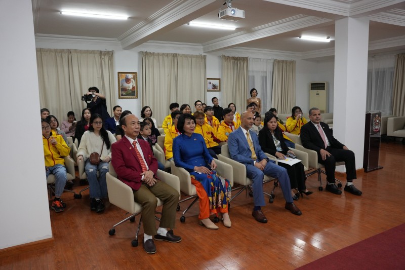 Đại sứ quán UAE vinh danh cách kỳ thủ cờ vua trẻ Việt Nam Đại sứ quán UAE vinh danh cách kỳ thủ cờ vua trẻ Việt Nam