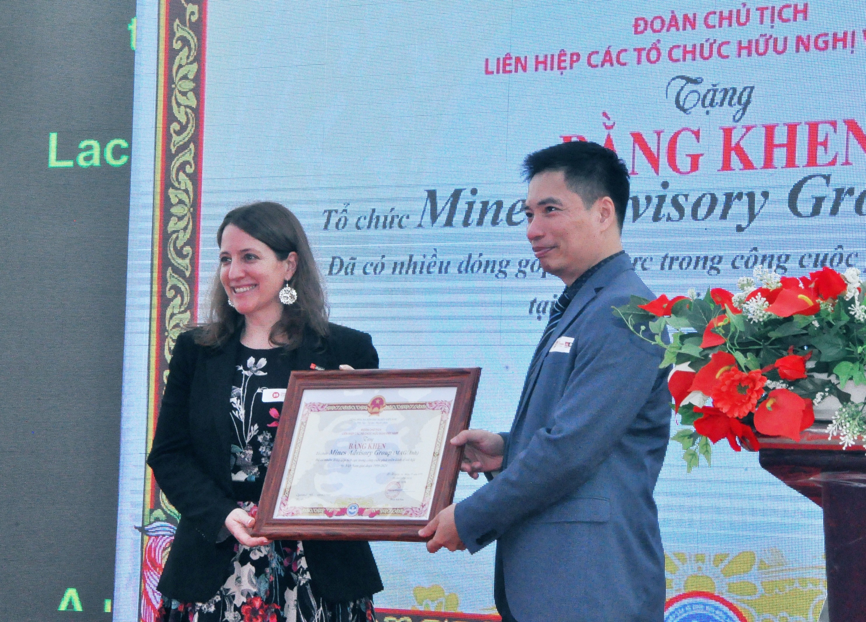 MAG nhận bằng khen vì những nỗ lực rà phá bom mìn tại tỉnh Quảng Trị MAG nhận bằng khen vì những nỗ lực rà phá bom mìn tại tỉnh Quảng Trị