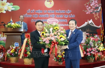 Người Việt tại Lào gắn kết dựng xây đất nước, vun đắp tình hữu nghị