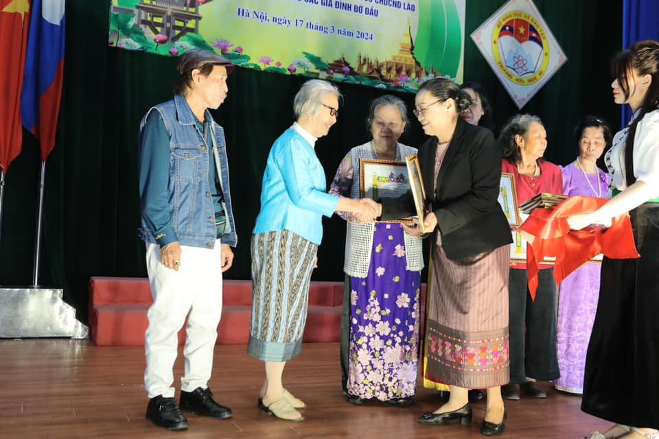 91 lưu học sinh Lào Trường Hữu nghị 80 có thêm gia đình thứ hai ở Việt Nam 91 lưu học sinh Lào Trường Hữu nghị 80 có thêm gia đình thứ hai ở Việt Nam