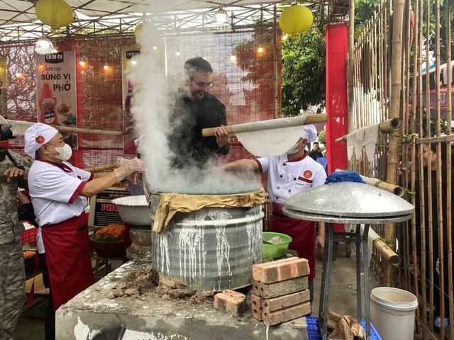 50 nghìn bát phở phục vụ thực khách trong Festival Phở 2024 50 nghìn bát phở phục vụ thực khách trong Festival Phở 2024