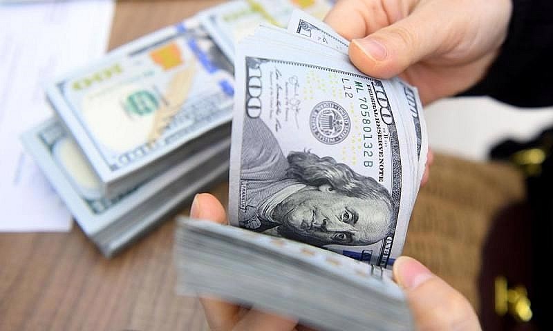 Ngân hàng tăng giá USD, giá vàng nhẫn giảm mạnh Ngân hàng tăng giá USD, giá vàng nhẫn giảm mạnh