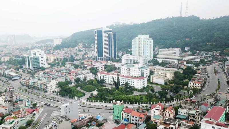 Trung tâm Phục vụ hành chính công tỉnh nằm trong quần thể khối các cơ quan hành chính của tỉnh tại phường Hồng Hà, TP Hạ Long (Ảnh: Quangninh.gov.vn)). Trung tâm Phục vụ hành chính công tỉnh nằm trong quần thể khối các cơ quan hành chính của tỉnh tại phường Hồng Hà, TP Hạ Long (Ảnh: Quangninh.gov.vn)).