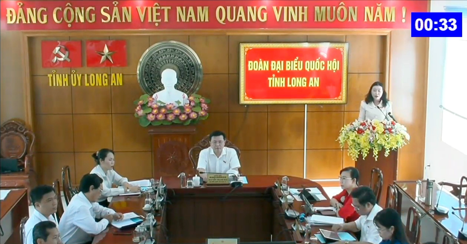 Đại biểu Lê Thị Song An - Đoàn ĐBQH tỉnh Long An nêu câu hỏi chất vấn