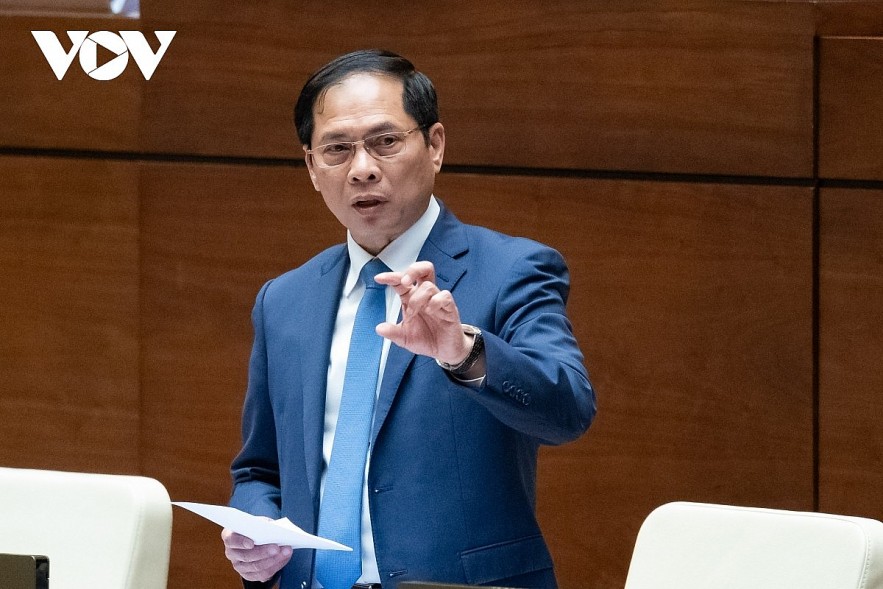 Minister of Foreign Affairs Bui Thanh Son at the Q&A session. Minister of Foreign Affairs Bui Thanh Son at the Q&A session.