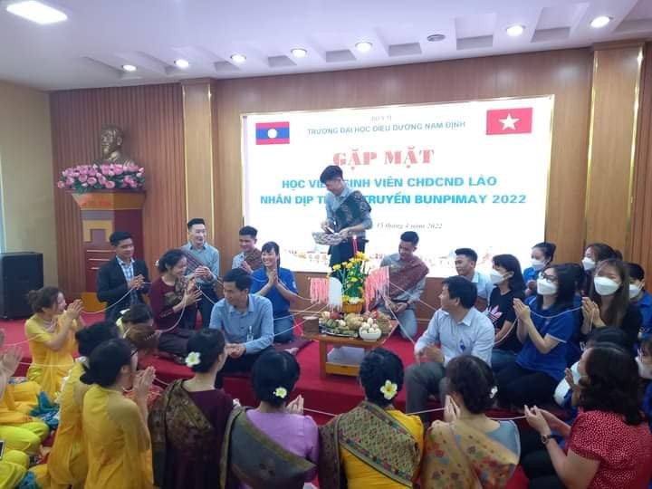 Nam Định sẽ hỗ trợ thêm kinh phí học tiếng Việt cho các sinh viên tỉnh Oudomxay (Lào) Nam Định hỗ trợ thêm kinh phí học tiếng Việt cho sinh viên tỉnh Oudomxay (Lào)