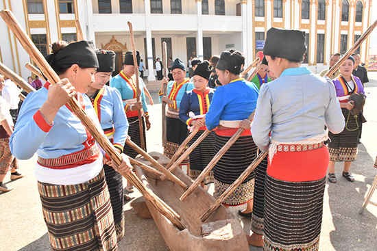 Hoạt động văn hóa cộng đồng trong khuôn khổ Những ngày văn hóa - du lịch Sơn La và Hủa Phăn 2018 (Ảnh: Báo Sơn La) Hoạt động văn hóa cộng đồng trong khuôn khổ Những ngày văn hóa - du lịch Sơn La và Hủa Phăn 2018 (Ảnh: Báo Sơn La)