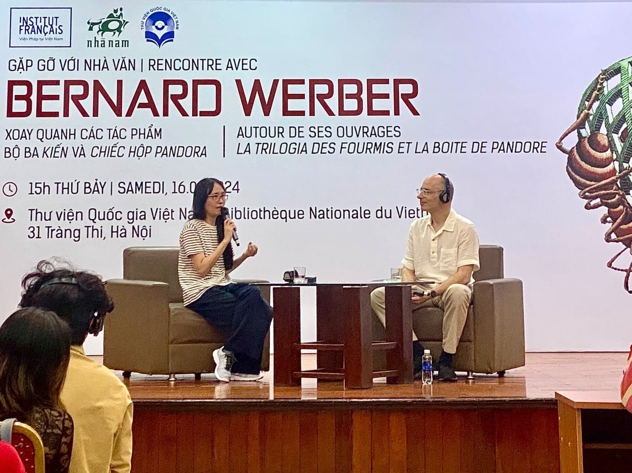 Famous Writer Bernard Werber Had First Interaction With Vietnamese Fans Famous Writer Bernard Werber Interacts With Vietnamese Fans