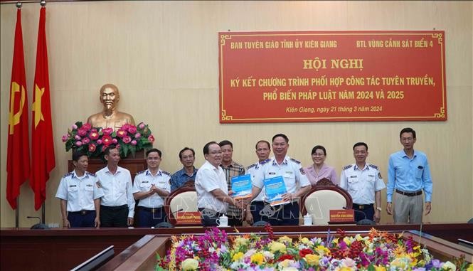 Phối hợp đẩy mạnh tuyên truyền về biển, đảo và chống khai thác IUU Phối hợp đẩy mạnh tuyên truyền về biển, đảo và chống khai thác IUU