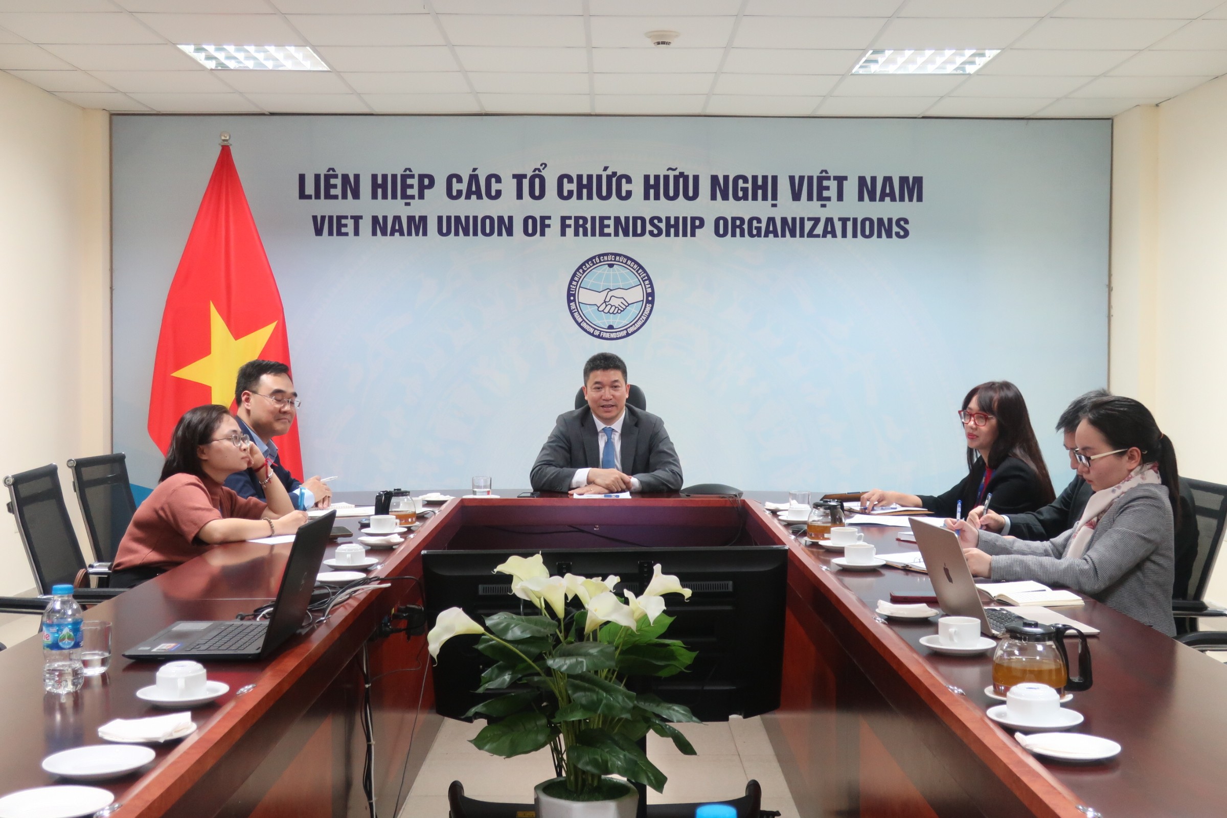 Liên hiệp các tổ chức hữu nghị Việt Nam tổ chức hội đàm trực tuyến với Hiệp hội Hữu nghị và Giao lưu Văn hóa với nước ngoài của Belarus, ngày 22/3. Liên hiệp các tổ chức hữu nghị Việt Nam tổ chức hội đàm trực tuyến với Hiệp hội Hữu nghị và Giao lưu Văn hóa với nước ngoài của Belarus, ngày 22/3.