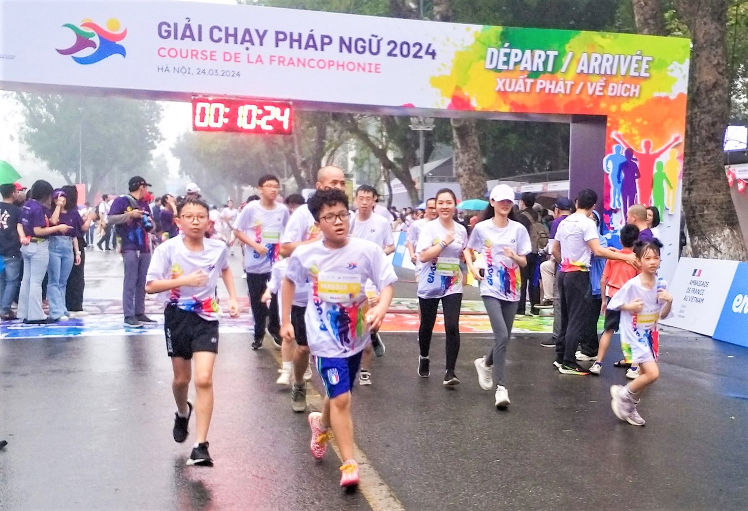 Hơn 1.800 người tham dự giải chạy Pháp ngữ 2024 Hơn 1.800 người tham gia Giải chạy Pháp ngữ 2024