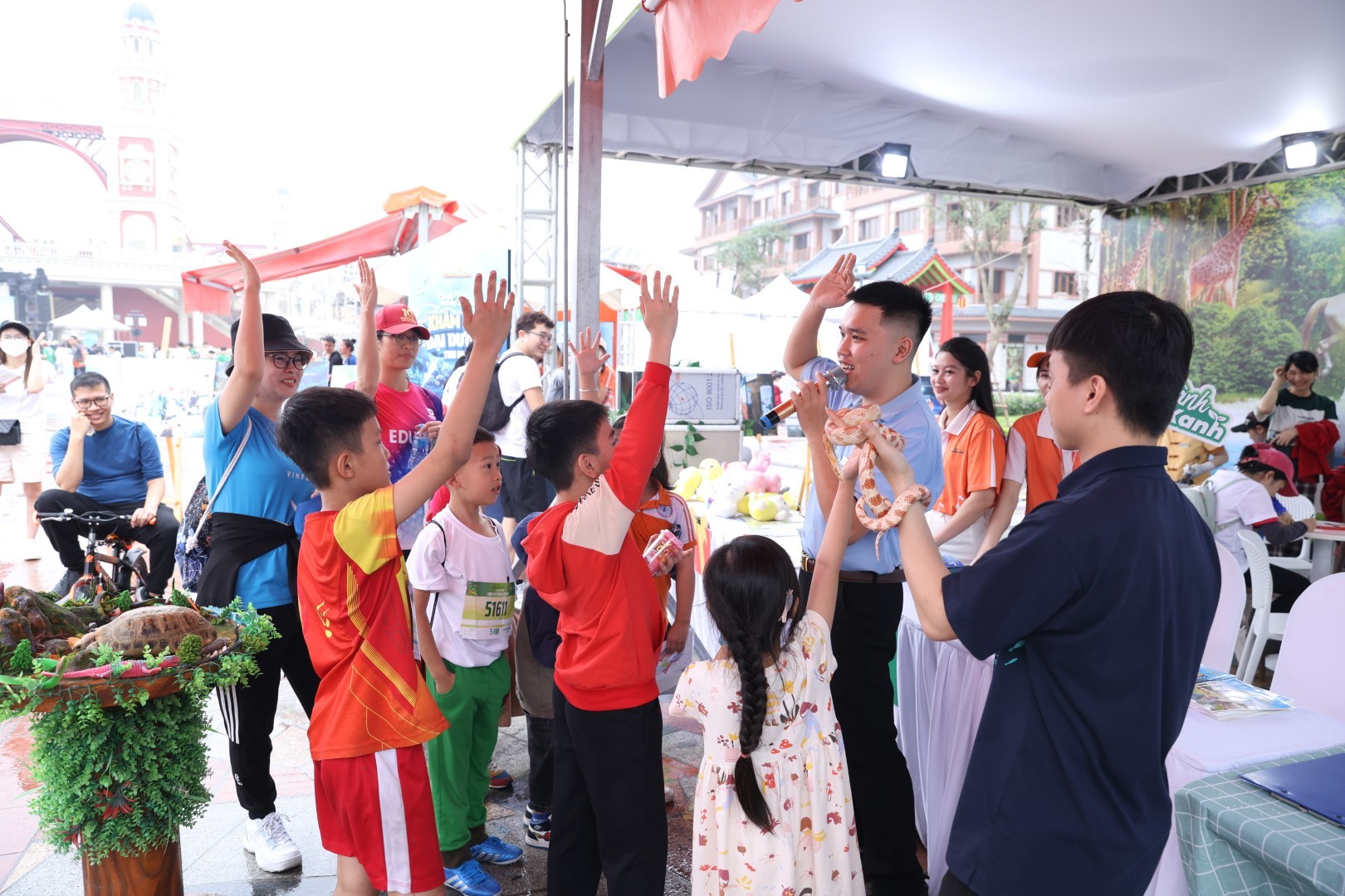 Hàng chục nghìn người “cháy” hết mình tại sự kiện vì môi trường “Ngày Hội Xanh” Hàng chục nghìn người “cháy” hết mình tại sự kiện vì môi trường “Ngày Hội Xanh”