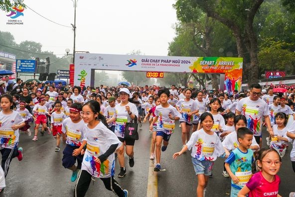 Over 1,800 People Participate in Francophone Run in Hanoi Over 1,800 People Participate in Francophone Run in Hanoi