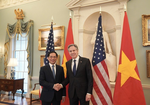 Bộ trưởng Ngoại giao Bùi Thanh Sơn và Ngoại trưởng Antony Blinken. Bộ trưởng Ngoại giao Bùi Thanh Sơn và Ngoại trưởng Antony Blinken.