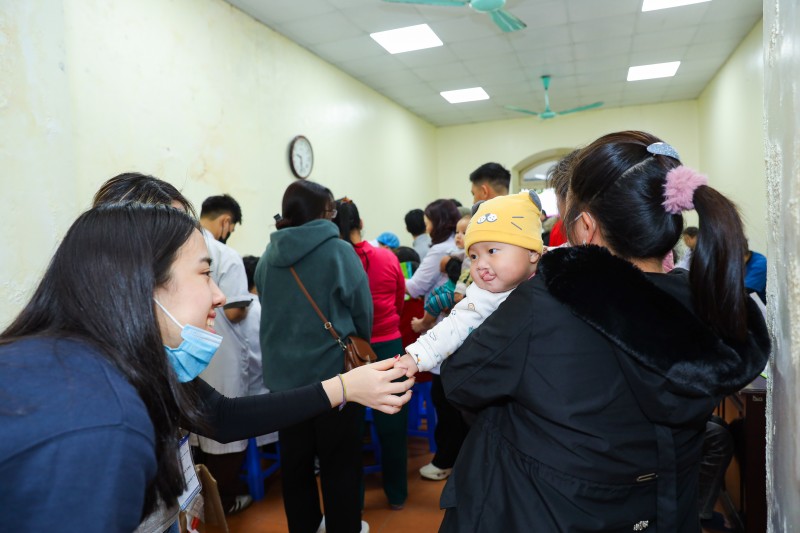 Con người vẫn chiếm vị trí trung tâm trong phát triển AI sáng tạo Con người vẫn chiếm vị trí trung tâm trong phát triển AI sáng tạo