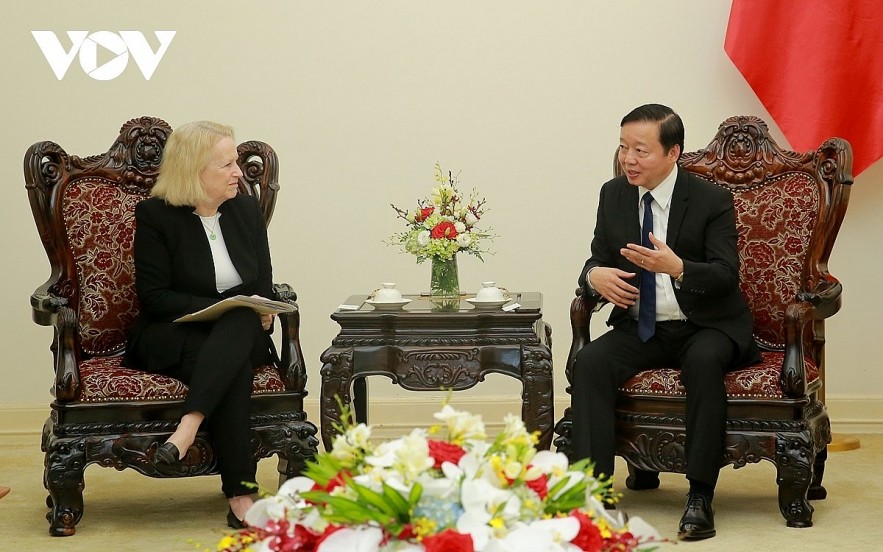 Deputy Prime Minister Tran Hong Ha (R) meets with Mary L.Schapiro, vice chair of the Glasgow Financial Alliance for Net Zero (GFANZ) in Hanoi on March 27. Deputy Prime Minister Tran Hong Ha (R) meets with Mary L.Schapiro, vice chair of the Glasgow Financial Alliance for Net Zero (GFANZ) in Hanoi on March 27.