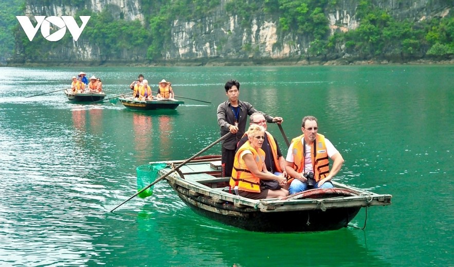 Foreign visitors make a tour of Ha Long Bay, a UNESCO heritage site in Vietnam Foreign visitors make a tour of Ha Long Bay, a UNESCO heritage site in Vietnam