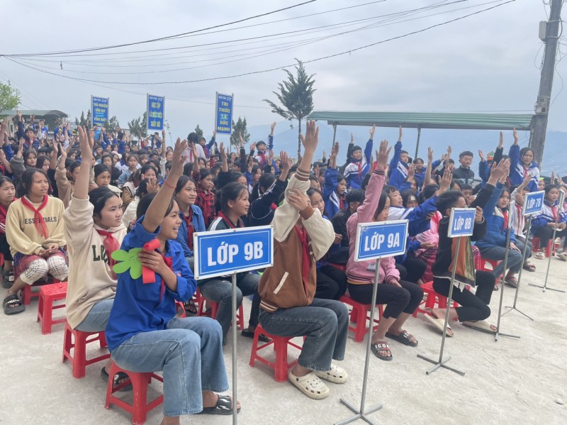 Xây dựng trường học thân thiện cho trẻ em dân tộc thiểu số Xây dựng trường học thân thiện cho trẻ em dân tộc thiểu số