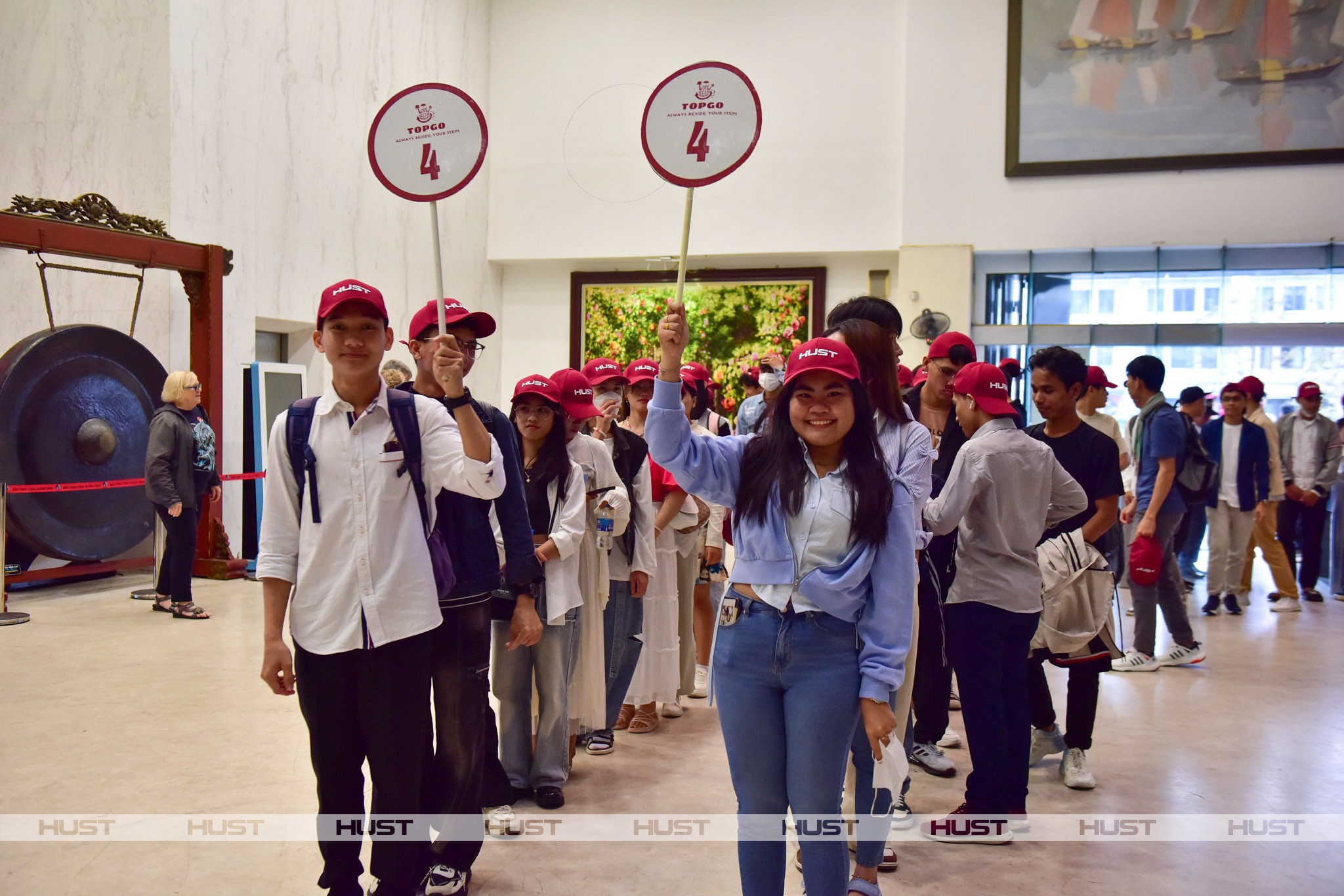 Các lưu học sinh Đại học Bách khoa Hà Nội tham gia chuyến du xuân. (Ảnh: hust.edu.vn) Các lưu học sinh Đại học Bách khoa Hà Nội tham gia chuyến du xuân. (Ảnh: hust.edu.vn)