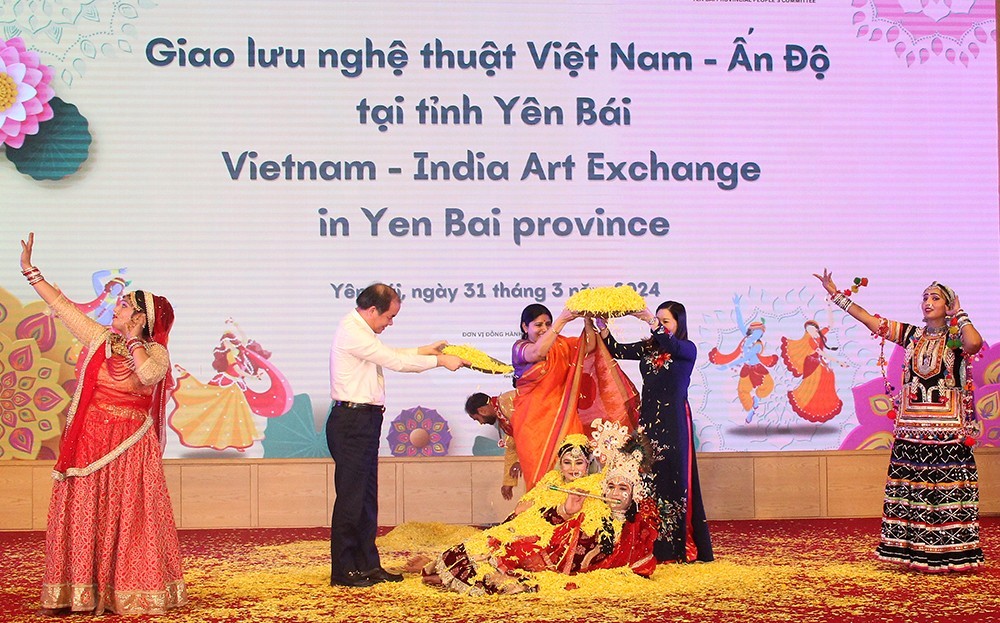 Indian Folk Dance Spread Love Message in Vietnam Indian Folk Dance Spread Love Message in Vietnam