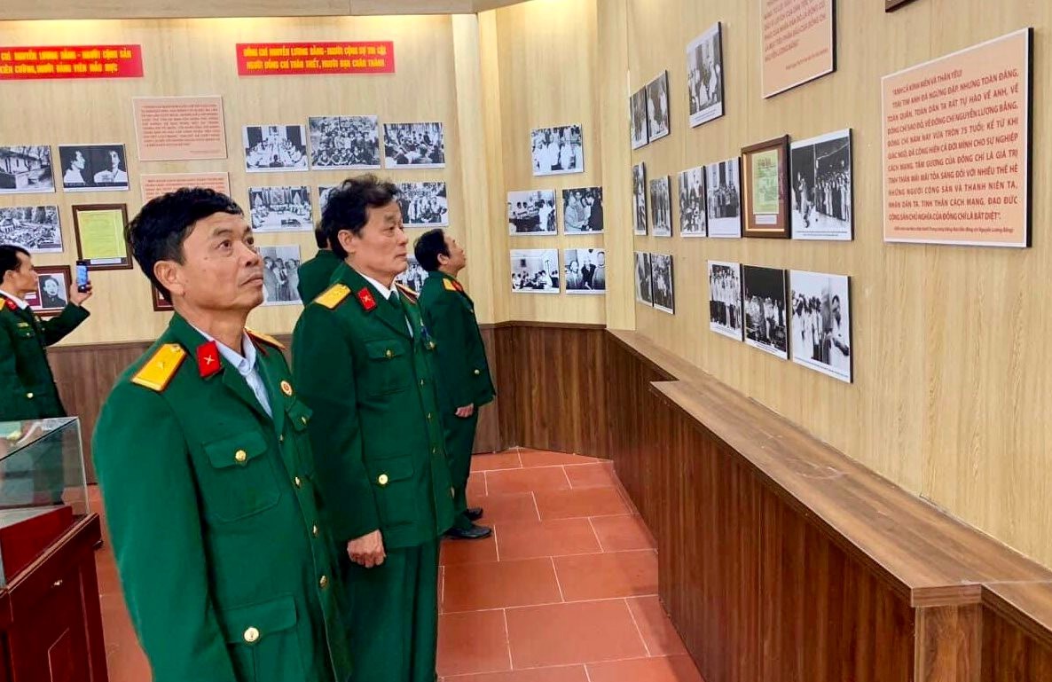 Nhà tưởng niệm Phó Chủ tịch nước Nguyễn Lương Bằng đón lượng khách cao gấp 3 lần Đông đảo nhân dân, du khách dâng hương tại Nhà tưởng niệm Phó Chủ tịch nước Nguyễn Lương Bằng