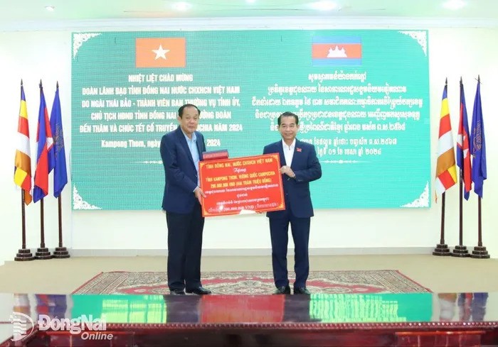 Quảng Bình, Đồng Nai thăm, chúc Tết tỉnh Chăm-pa-sắc và Kampong Thom Quảng Bình, Đồng Nai thăm, chúc Tết tỉnh Chăm-pa-sắc và Kampong Thom