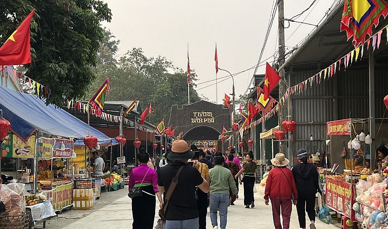 Lễ hội Thành Bản Phủ (Điện Biên): giáo dục truyền thống yêu nước, đoàn kết dân tộc Lễ hội Thành Bản Phủ (Điện Biên): giáo dục truyền thống yêu nước, đoàn kết dân tộc