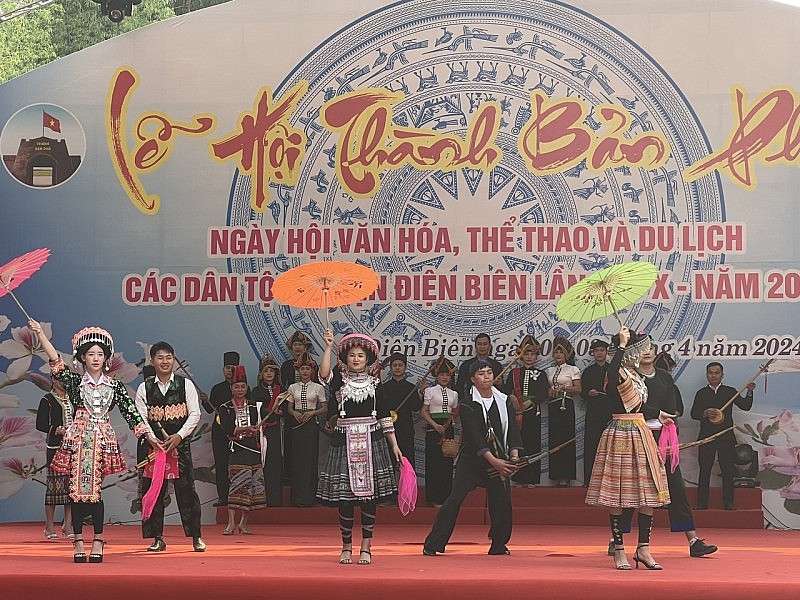 Lễ hội Thành Bản Phủ (Điện Biên): giáo dục truyền thống yêu nước, đoàn kết dân tộc Lễ hội Thành Bản Phủ (Điện Biên): giáo dục truyền thống yêu nước, đoàn kết dân tộc