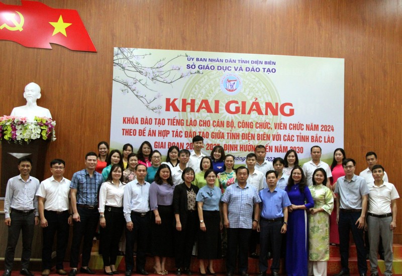 Khai giảng khóa đào tạo tiếng Lào cho 21 công chức, viên chức Điện Biên Khai giảng khóa đào tạo tiếng Lào cho 21 công chức, viên chức Điện Biên