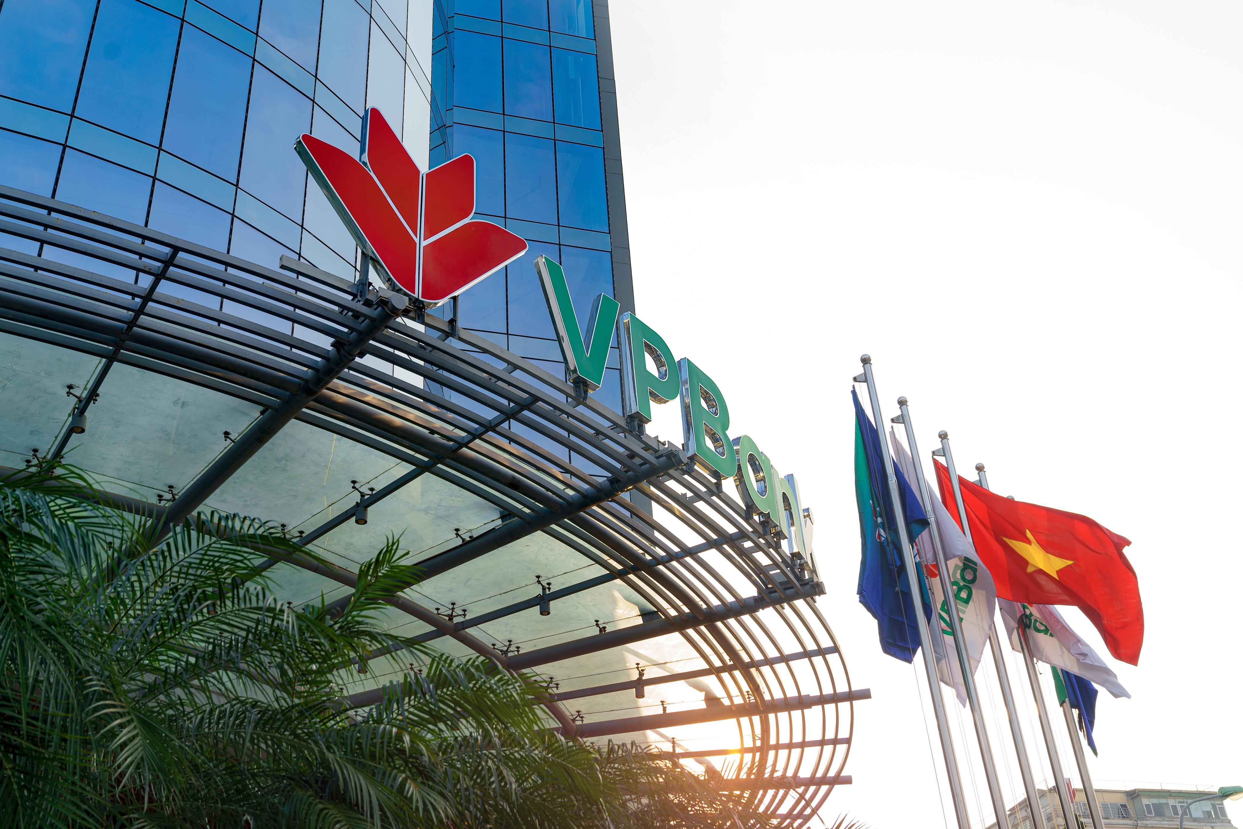 VPBank đặt kế hoạch lợi nhuận 23.165 tỷ đồng trong năm 2024, chia cổ tức 10% tiền mặt VPBank đặt kế hoạch lợi nhuận 23.165 tỷ đồng trong năm 2024, chia cổ tức 10% tiền mặt