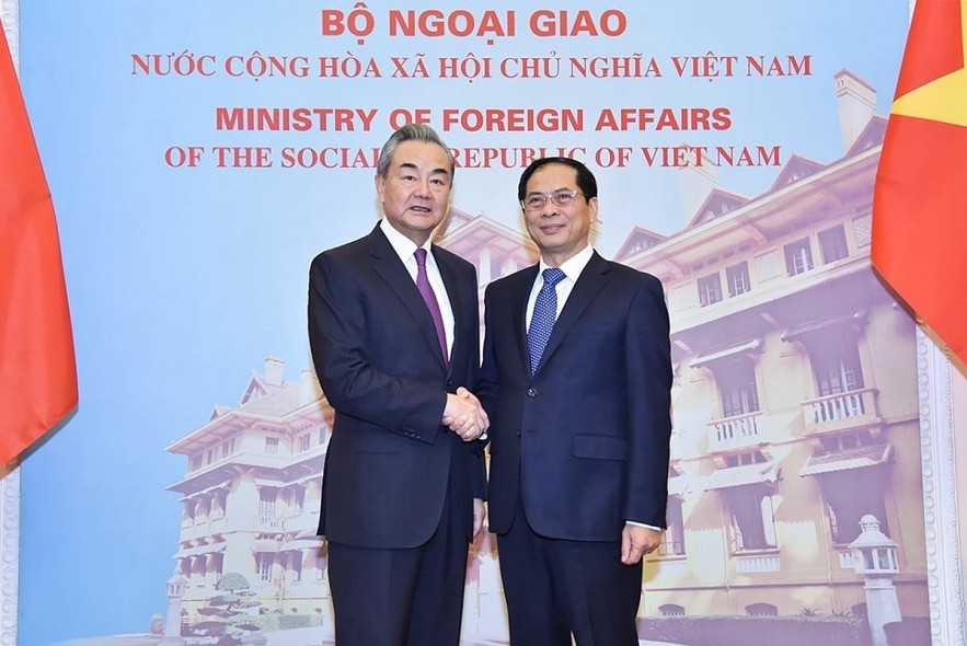 Foreign Minister Bui Thanh Son welcomes Chinese Foreign Minister Wang Yi during the latter's visit to Hanoi in September 2021. Foreign Minister Bui Thanh Son welcomes Chinese Foreign Minister Wang Yi during the latter's visit to Hanoi in September 2021.