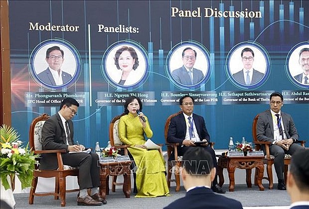 Governor of the State Bank of Vietnam Nguyen Thi Hong (second, left ) speaks at the event. (Photo: VNA) Governor of the State Bank of Vietnam Nguyen Thi Hong (second, left ) speaks at the event. (Photo: VNA)