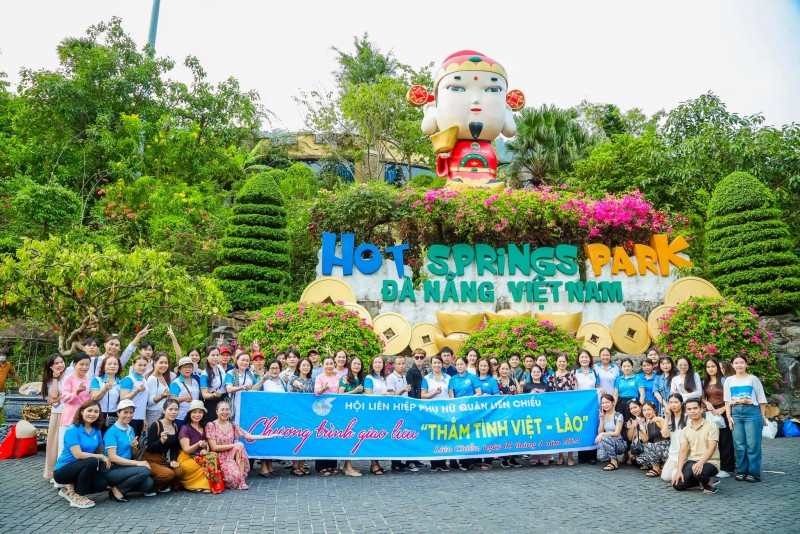 “Người mẹ thứ hai” của sinh viên Lào tại Đà Nẵng “Người mẹ thứ hai” của sinh viên Lào tại Đà Nẵng