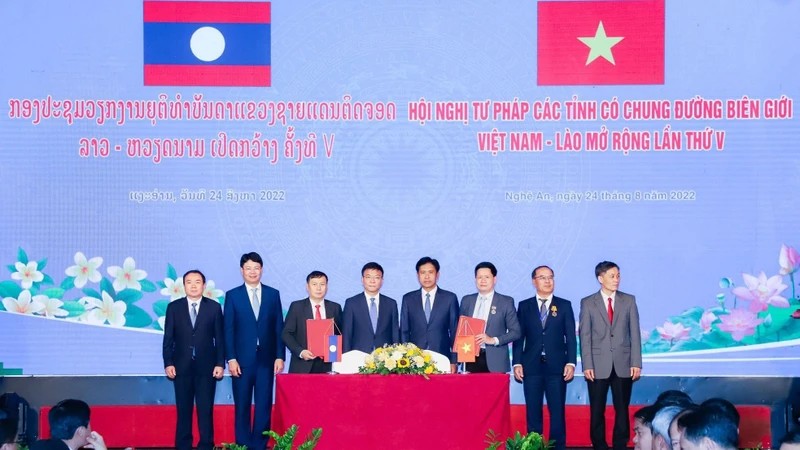 Hội nghị Tư pháp các tỉnh có chung đường biên giới Việt Nam-Lào mở rộng lần thứ V tại tỉnh Nghệ An, tháng 8/2022. (Ảnh: Nhân Dân) Hội nghị Tư pháp các tỉnh có chung đường biên giới Việt Nam-Lào mở rộng lần thứ V tại tỉnh Nghệ An, tháng 8/2022. (Ảnh: Nhân Dân)