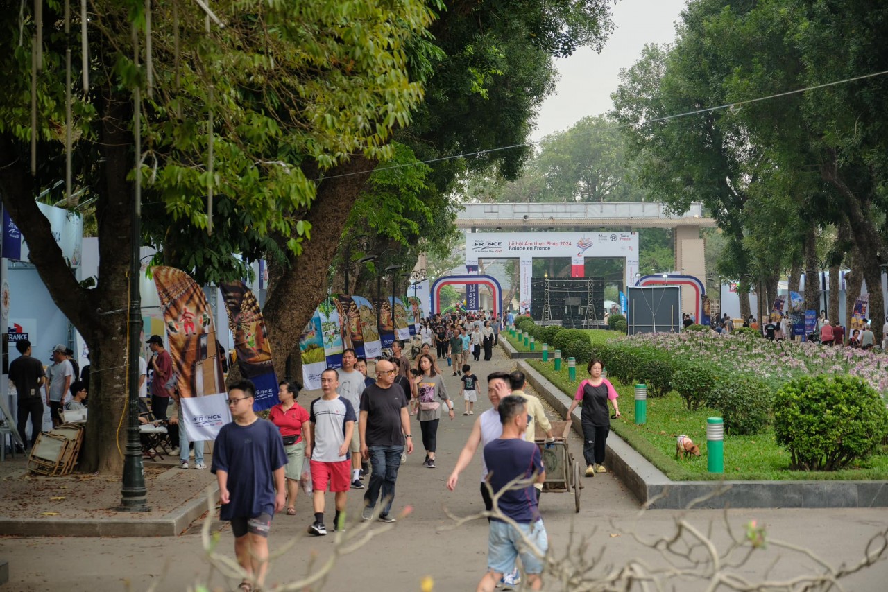 the festival boasts nearly 80 pavilions, about 50% more than the last year’s edition, offering famous French food and demonstrations by chiefs. the festival boasts nearly 80 pavilions, about 50% more than the last year’s edition, offering famous French food and demonstrations by chiefs.